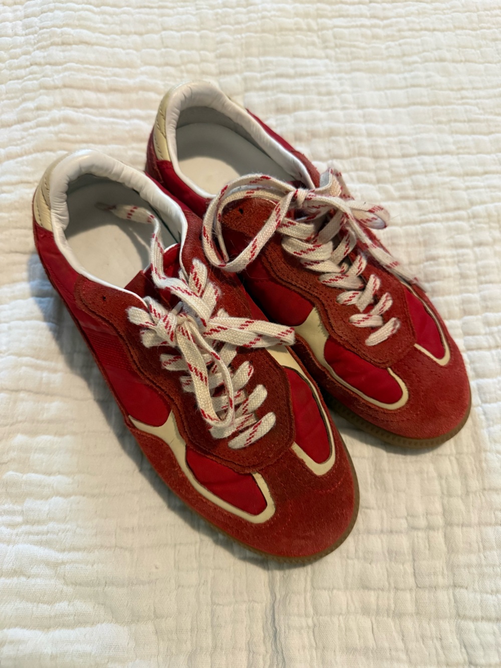 Alohas Red Women's Athletic Sneakers with Cream Accents GUC 1342